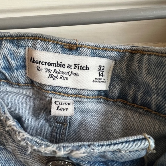 A&F 90's Relaxed Jean (Curve Love) - Picture 5 of 6